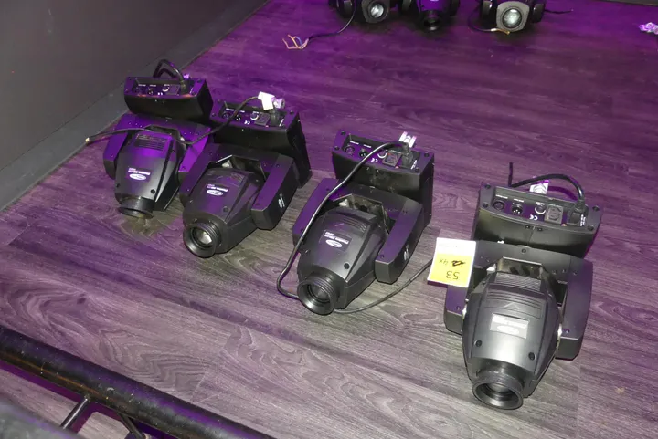 4x Showtec Moving Head Strahler Modell: Phantom 50LED Spot